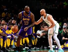 IM体育平台-包含骑士力克湖人，塔图姆单核助球队实现逆转的词条