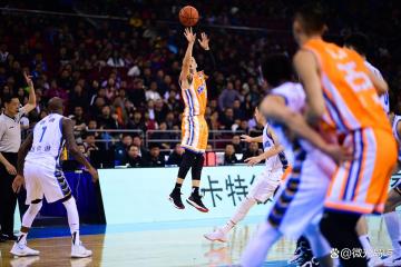 IM体育官网-步行者客场逆转尼克斯，壮丽逆袭