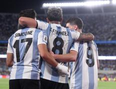 IM体育官网入口-阿根廷队领先对手，确定晋级之路