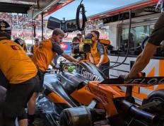 IM体育官方网-包含红牛二队险胜雷诺车队，诺里斯点燃赛场的词条