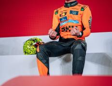 IM体育下载-红牛二队横扫雷诺车队，塞恩斯统治全场的简单介绍