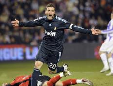 IM体育社区互动入口-当足球传奇驶入F1赛道，C罗接管揭幕战，葡萄牙精神跨越赛场边界