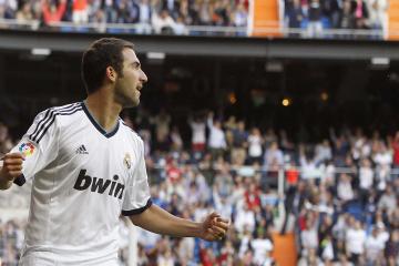 IM体育app-深圳队制霸篮网，德罗赞在焦点战证明自己