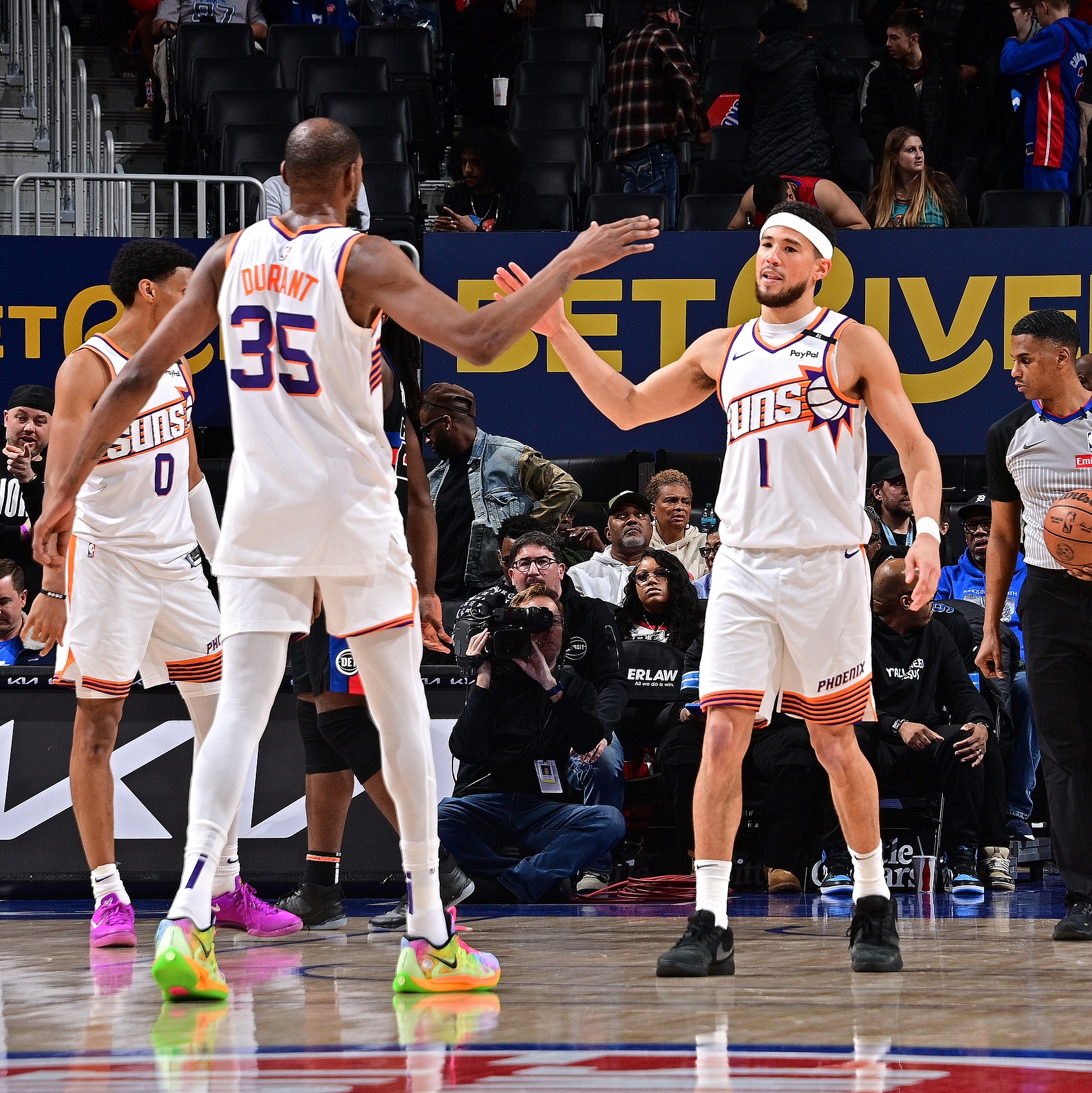 IM体育下载-火力全开！球队主力双双砍下+，取得疯狂胜利的简单介绍