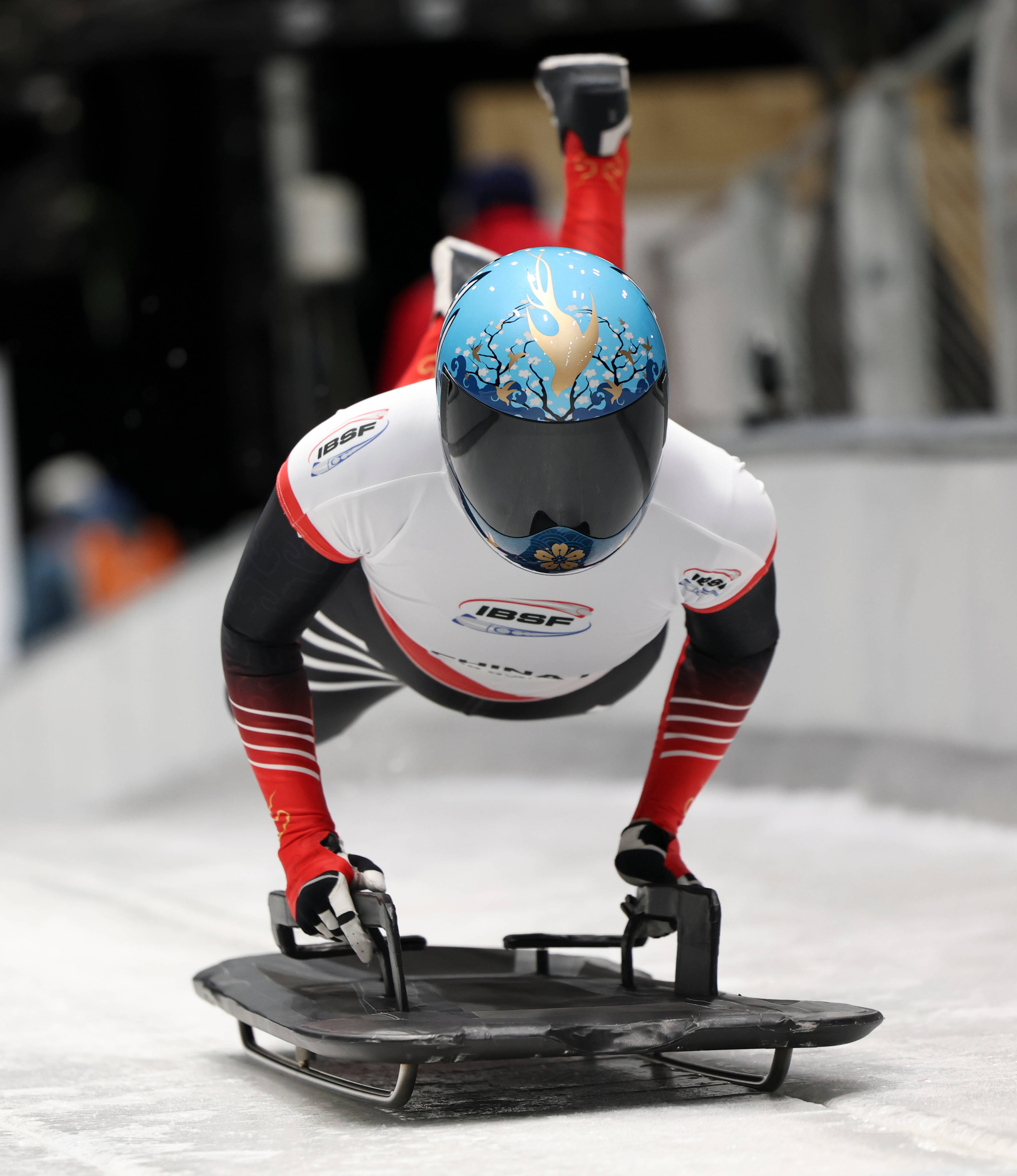 IM Sport-瑞士选手在铁人三项比赛中夺得冠军