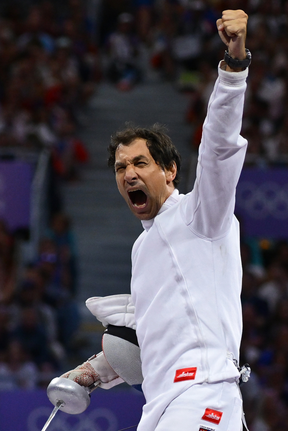 IM体育赛事直播入口-法国运动员在击剑比赛中奋勇争先