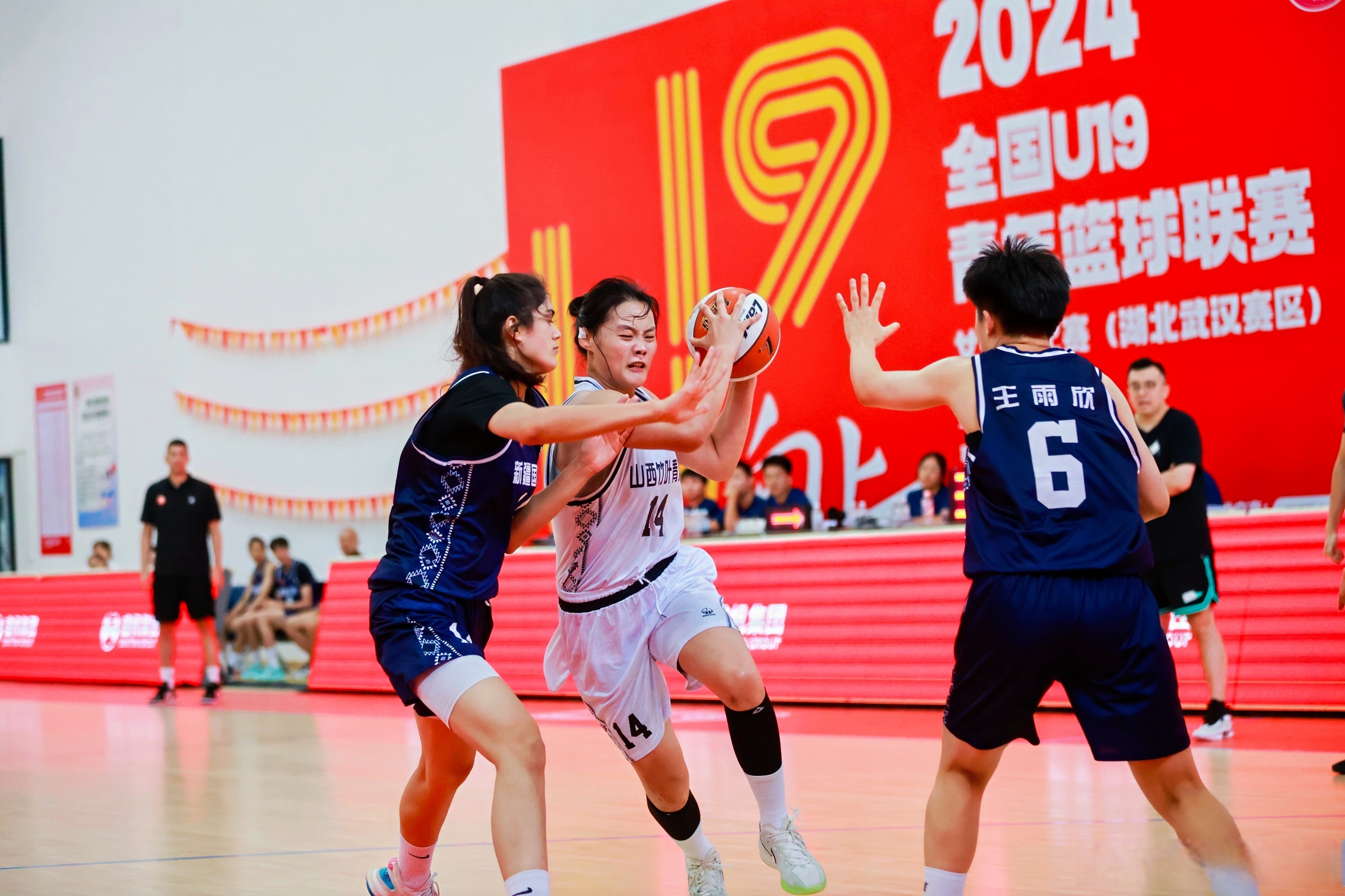 IM Sport-精彩对决：中国队在比赛中展现出色技艺的简单介绍