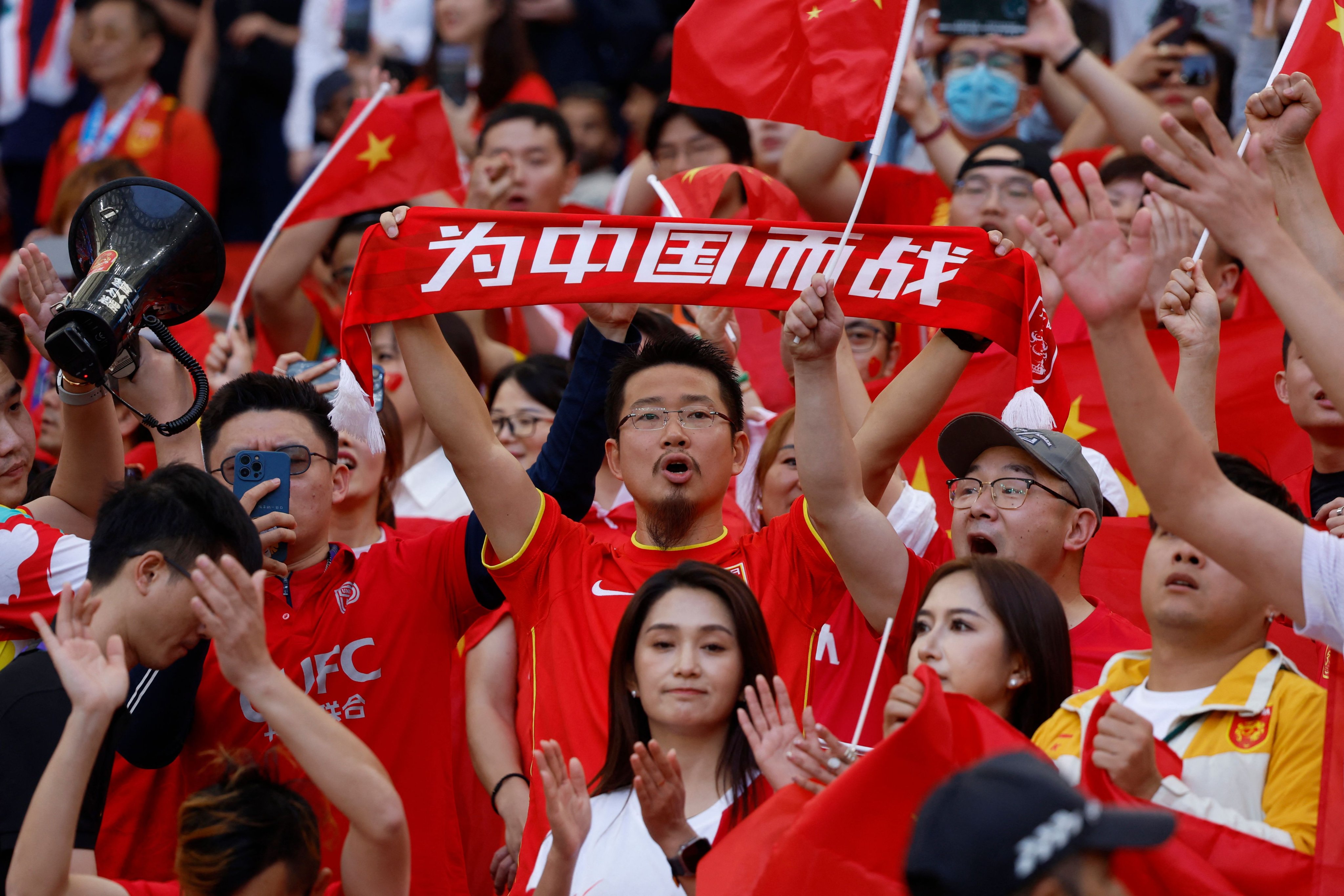 IM体育社区互动入口-国足取得连胜，引发球迷狂热热议