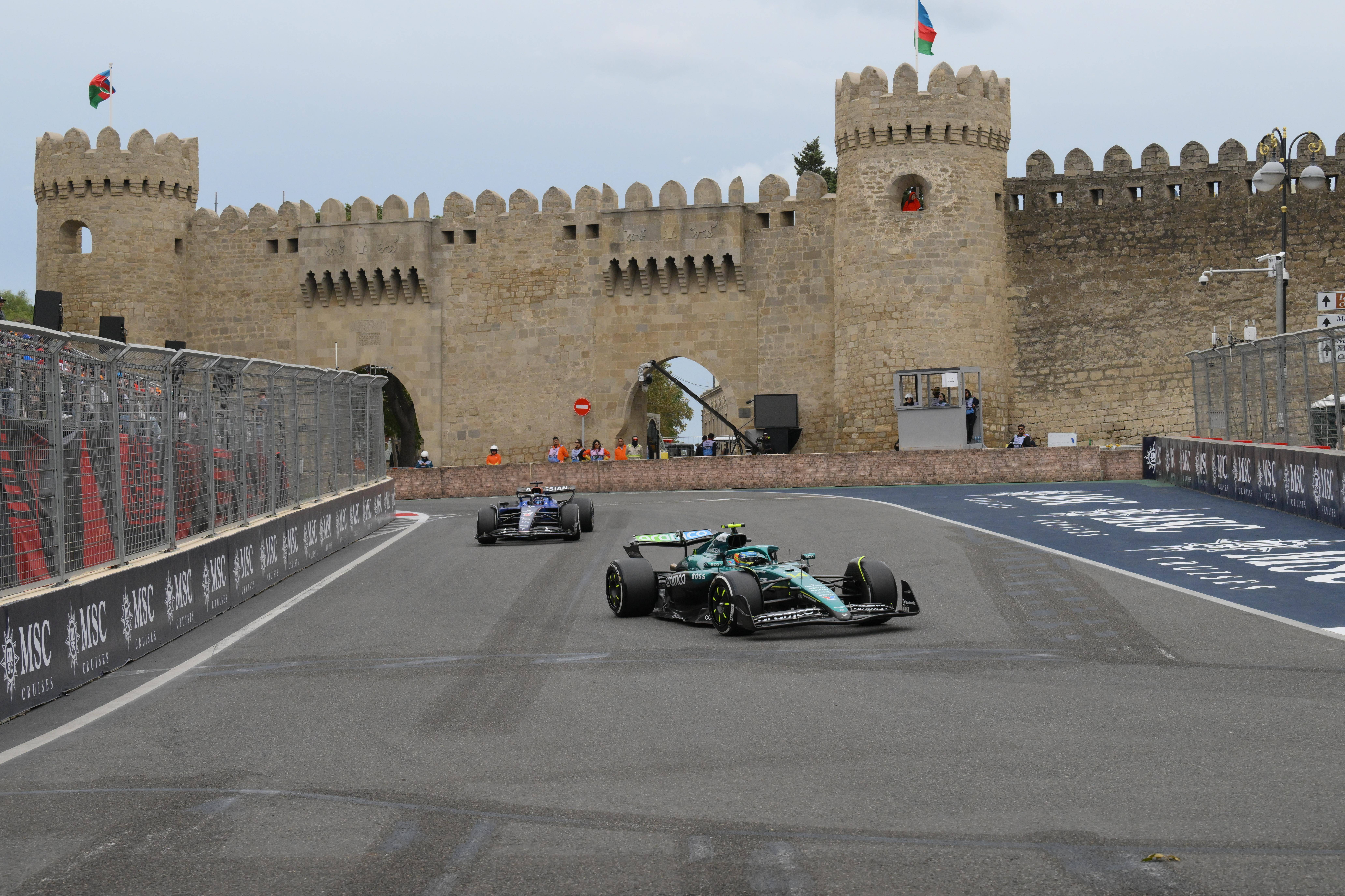 IM体育app-包含红牛车队碾压法拉利，塞恩斯惊艳四座的词条