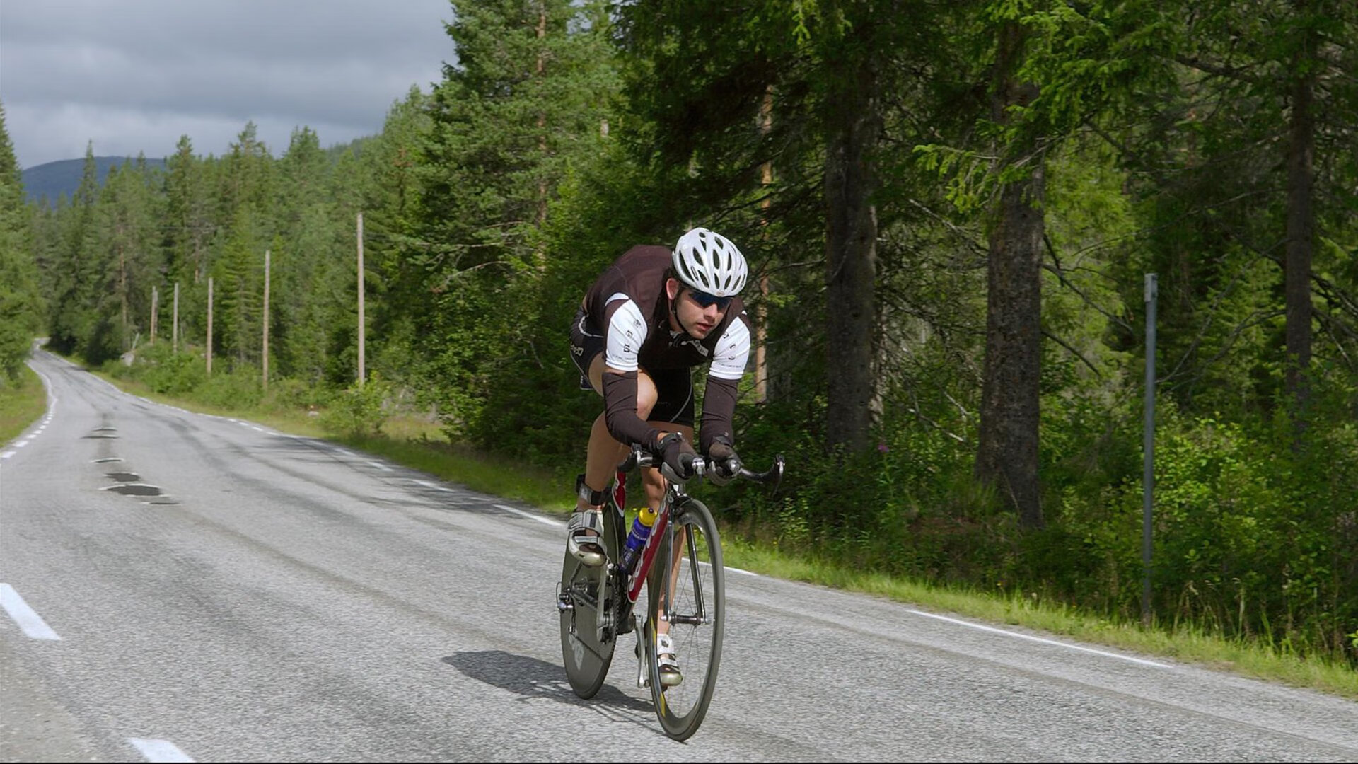 IM体育官方平台-南美狂飙遇欧陆铁壁,基耶萨一骑绝尘,诠释何为唯一的破局者
